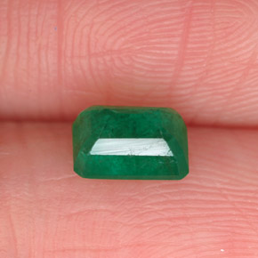 Émeraude vert naturelle taille émeraude, 0,68 ct, SI-I1
