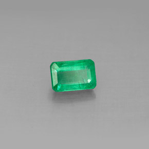 Émeraude vert naturelle taille émeraude, 0,65 ct, SI-I1