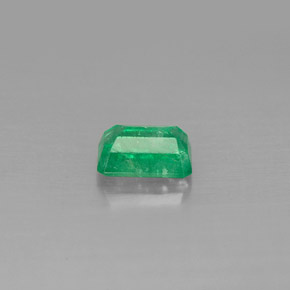 Émeraude vert naturelle taille émeraude, 0,65 ct, SI-I1