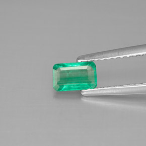 Émeraude vert naturelle taille émeraude, 0,37 ct, SI