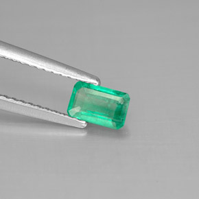 Émeraude vert naturelle taille émeraude, 0,37 ct, SI