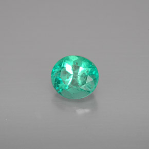 Émeraude Vert naturelle Coupe ovale, 0.74 ct, VS-SI