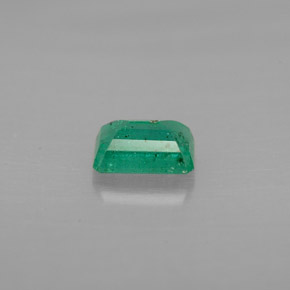 Émeraude Vert naturelle Taille émeraude, 0.62 ct, VS-SI