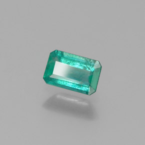 Émeraude vert naturelle taille émeraude, 0,38 ct, SI-I1