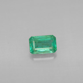 Émeraude vert naturelle taille émeraude, 0,55 ct, VS-SI