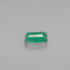 Émeraude Vert naturelle Taille émeraude, 0.48 ct, VS-SI