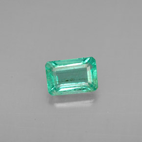 Émeraude Vert naturelle Taille émeraude, 0.60 ct, SI