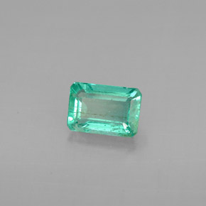 Émeraude Vert naturelle Taille émeraude, 0.60 ct, SI