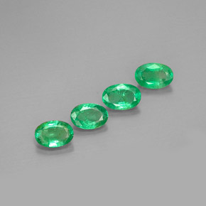 Achetez naturel ct Vert Émeraude gems, Coupe ovale, En provenance Colombie chez GemSelect. En stock, livraison internationale!