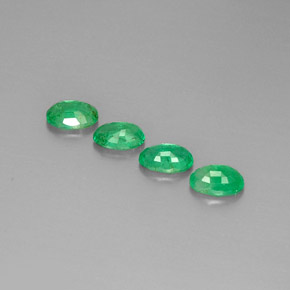 Achetez naturel ct Vert Émeraude gems, Coupe ovale, En provenance Colombie chez GemSelect. En stock, livraison internationale!
