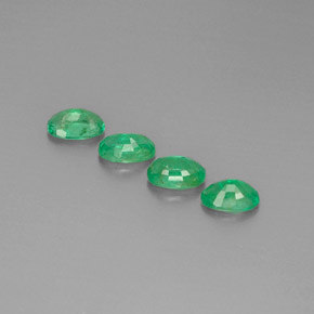 Achetez naturel ct vert émeraude gems, coupe ovale, en provenance colombie chez gemselect. en stock, livraison internationale!