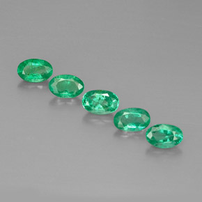 Achetez naturel ct vert émeraude gems, coupe ovale, en provenance colombie chez gemselect. en stock, livraison internationale!