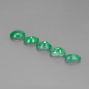 Achetez naturel ct vert émeraude gems, coupe ovale, en provenance colombie chez gemselect. en stock, livraison internationale!