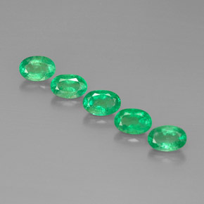 Achetez naturel ct vert émeraude gems, coupe ovale, en provenance colombie chez gemselect. en stock, livraison internationale!
