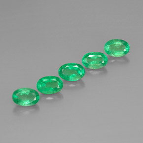 Achetez naturel ct vert émeraude gems, coupe ovale, en provenance colombie chez gemselect. en stock, livraison internationale!