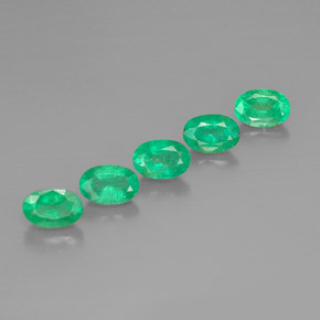 Achetez naturel ct vert émeraude gems, coupe ovale, en provenance colombie chez gemselect. en stock, livraison internationale!