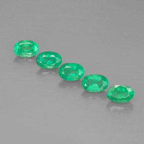 Achetez naturel ct vert émeraude gems, coupe ovale, en provenance colombie chez gemselect. en stock, livraison internationale!