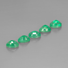Achetez naturel ct vert émeraude gems, coupe ovale, en provenance colombie chez gemselect. en stock, livraison internationale!