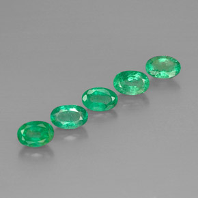 Achetez naturel ct vert émeraude gems, coupe ovale, en provenance colombie chez gemselect. en stock, livraison internationale!