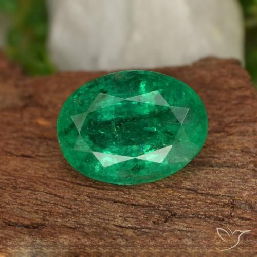 Émeraude Vert moyen naturelle ovale, 1.52 ct, SI-I1