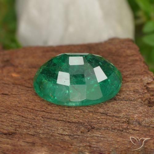 Émeraude Vert moyen naturelle ovale, 1.52 ct, SI-I1