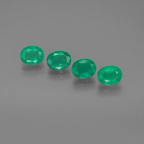 Achetez naturel ct vert émeraude gems, coupe ovale, en provenance colombie chez gemselect. en stock, livraison internationale!