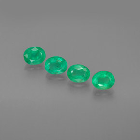 Achetez naturel ct vert émeraude gems, coupe ovale, en provenance colombie chez gemselect. en stock, livraison internationale!