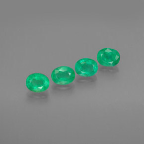 Achetez naturel ct vert émeraude gems, coupe ovale, en provenance colombie chez gemselect. en stock, livraison internationale!