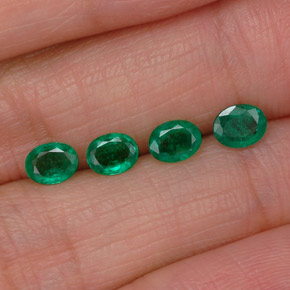 Achetez naturel ct vert émeraude gems, coupe ovale, en provenance colombie chez gemselect. en stock, livraison internationale!
