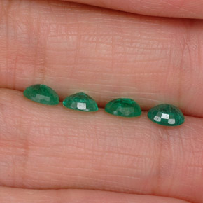 Achetez naturel ct vert émeraude gems, coupe ovale, en provenance colombie chez gemselect. en stock, livraison internationale!