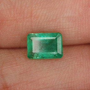 Émeraude vert naturelle taille émeraude, 0,88 ct, I1