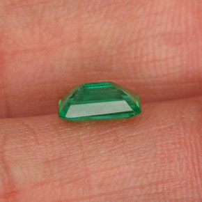 Émeraude vert naturelle taille émeraude, 0,73 ct, SI-I1