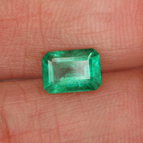 Émeraude vert naturelle taille émeraude, 0,83 ct, SI-I1