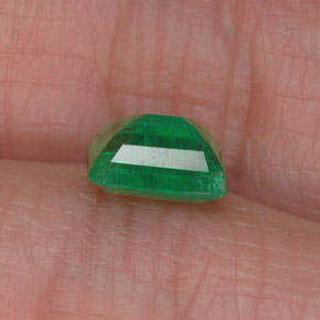 Émeraude vert naturelle taille émeraude, 0,94 ct, SI-I1