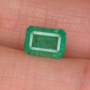 Émeraude vert naturelle taille émeraude, 1,06 ct, SI-I1