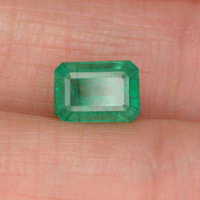 Émeraude vert naturelle taille émeraude, 1,06 ct, SI-I1