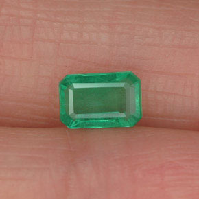 Émeraude vert naturelle taille émeraude, 0,56 ct, SI-I1