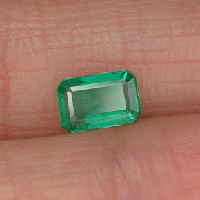 Émeraude vert naturelle taille émeraude, 0,56 ct, SI-I1