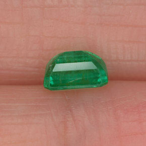 Émeraude vert naturelle taille émeraude, 0,72 ct, SI-I1