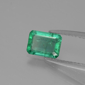 Émeraude vert naturelle taille émeraude, 0,83 ct, I1