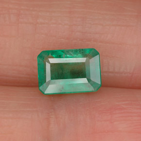 Émeraude vert naturelle taille émeraude, 0,94 ct, SI-I1
