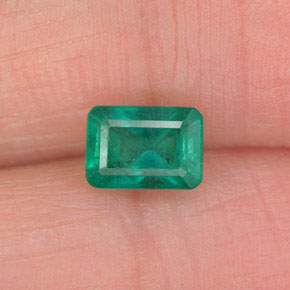 Émeraude vert naturelle taille émeraude, 0,70 ct, SI-I1