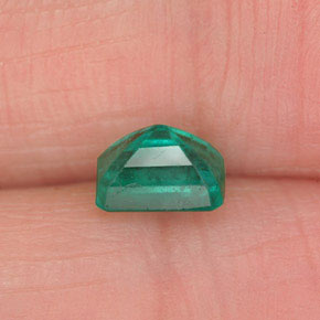 Émeraude vert naturelle taille émeraude, 0,70 ct, SI-I1