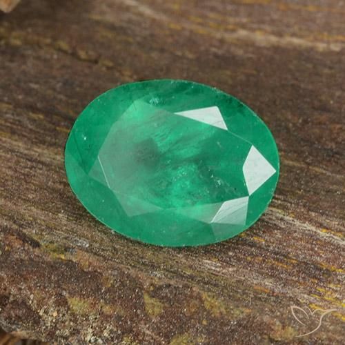Émeraude Vert jade naturelle ovale, 1.07 ct, I1