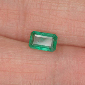 Émeraude vert naturelle taille émeraude, 0,52 ct, SI-I1