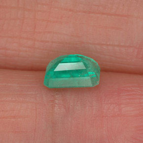 Émeraude vert naturelle taille émeraude, 0,58 ct, SI-I1