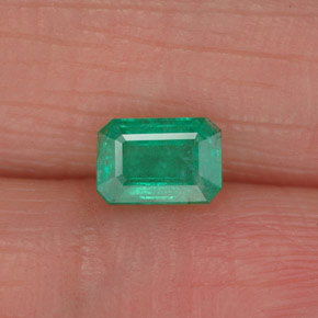 Émeraude vert naturelle taille émeraude, 0,58 ct, SI-I1
