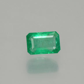 Émeraude vert naturelle taille émeraude, 0,57 ct, SI-I1