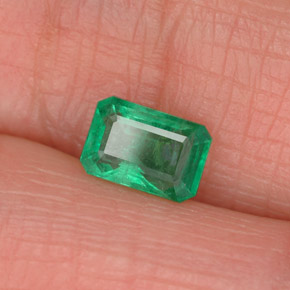 Émeraude vert naturelle taille émeraude, 0,54 ct, SI-I1