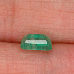 Émeraude vert naturelle taille émeraude, 0,53 ct, SI-I1